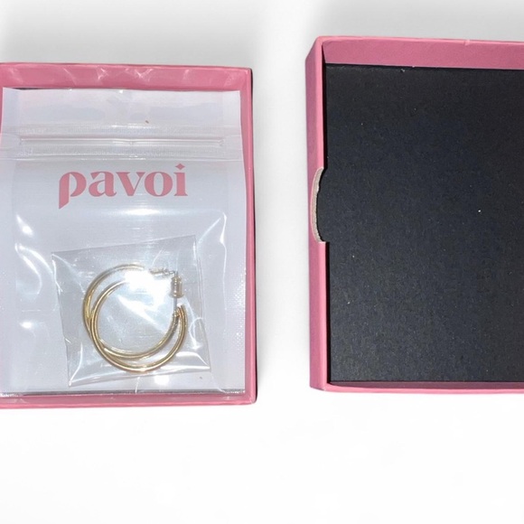 Pavoi gold hoop earrings - Picture 2 of 3
